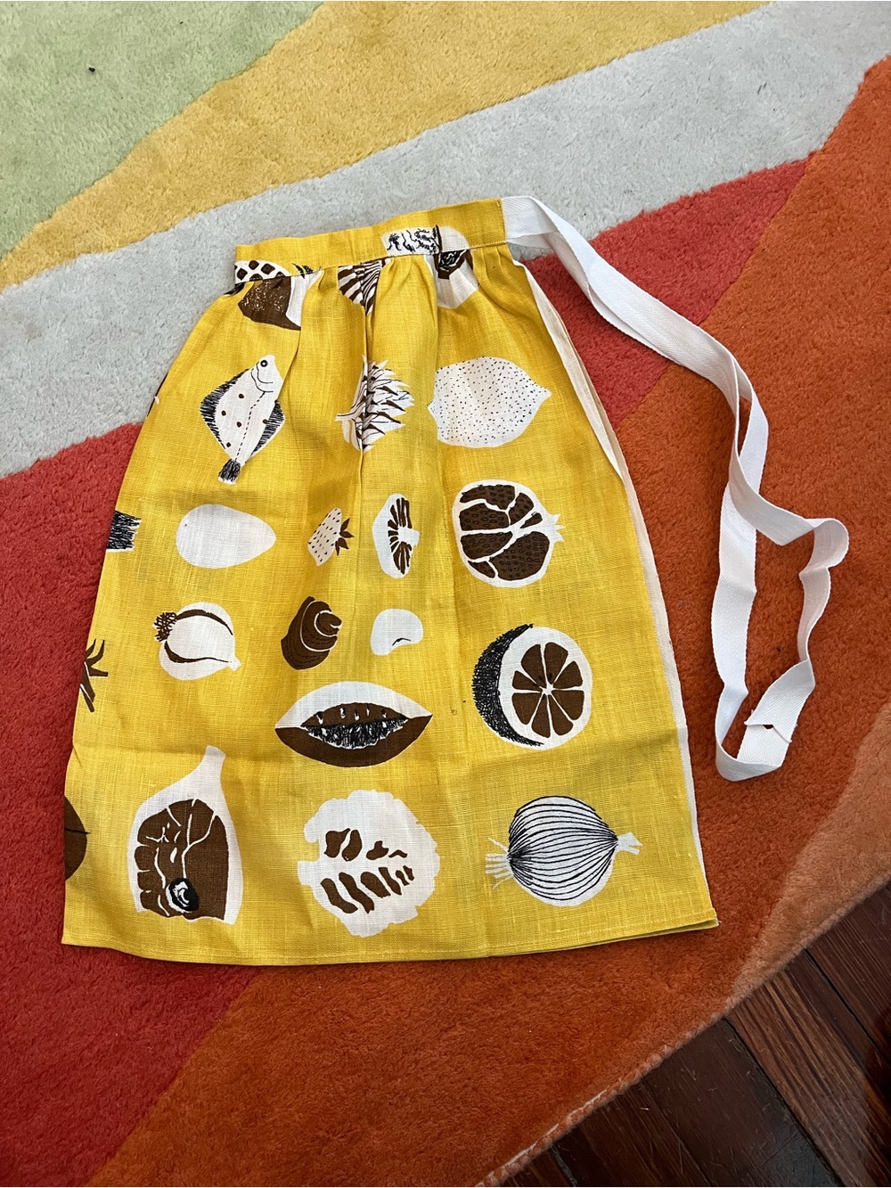 Vintage Lucienne Day Irish Linen Apron MCM NWT Fruit and Veg Pattern